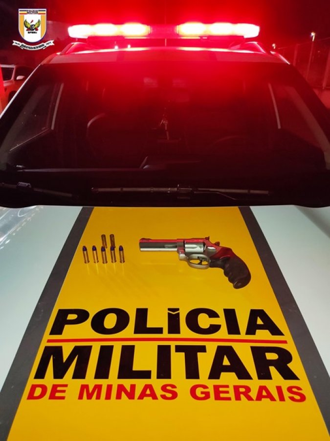 Prisão por porte ilegal de arma de fogo na BR-352: Intervenção da Polícia Militar de Minas Gerais