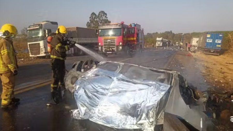 Grave acidente na BR-365 em Patrocínio deixa quatro mortos