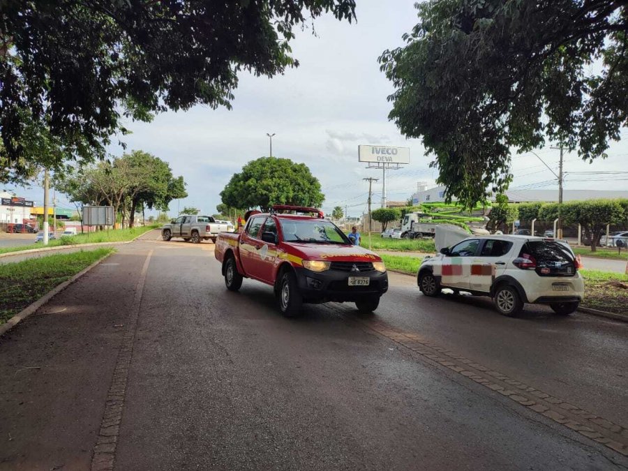 12º Batalhão de Bombeiros de Patos de Minas atende ocorrência de colisão na Avenida JK