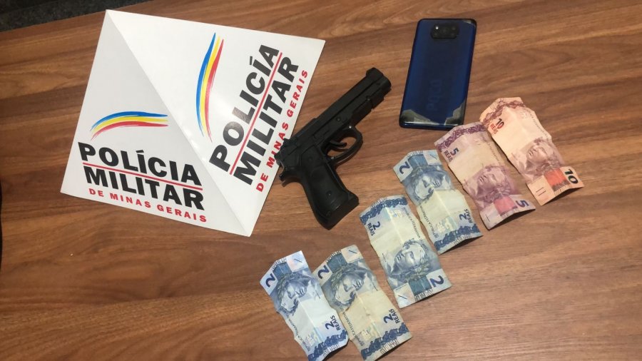 Polícia Militar prende autores de roubo e recupera material subtraído