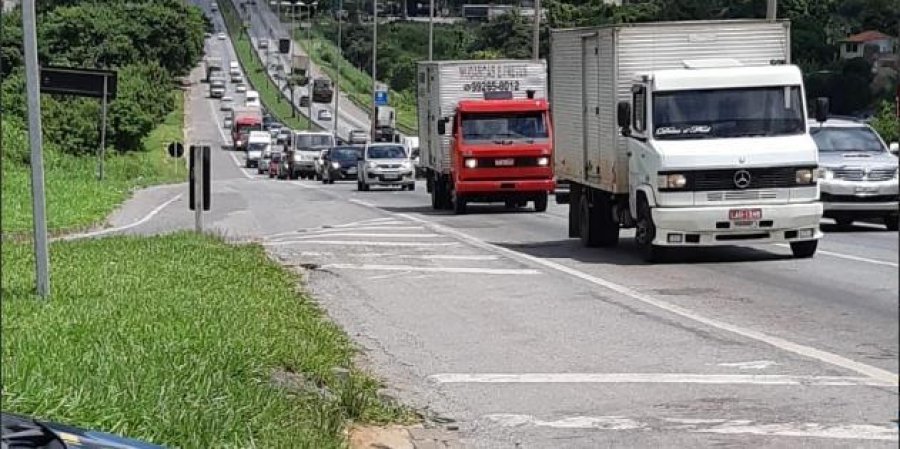 Volta do feriado: Minas tem 12 rodovias interditadas parcialmente e duas com interdição total