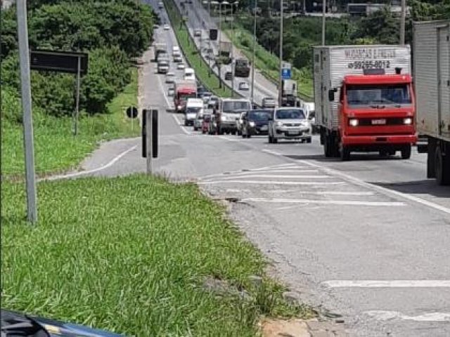 Volta do feriado: Minas tem 12 rodovias interditadas parcialmente e duas com interdição total