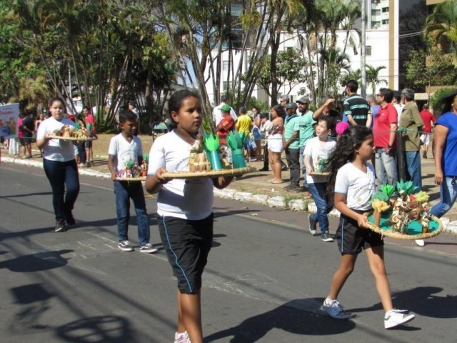 Desfile cívico de 7 de Setembro em Patos de Minas inicia com sessão solene