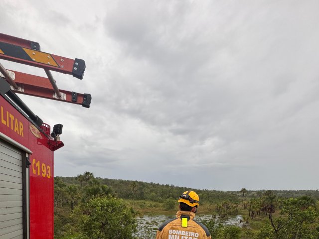 Veiculo aquaplanou, capotou e saiu da pista depois da cidade de São Gonçalo do Abaeté