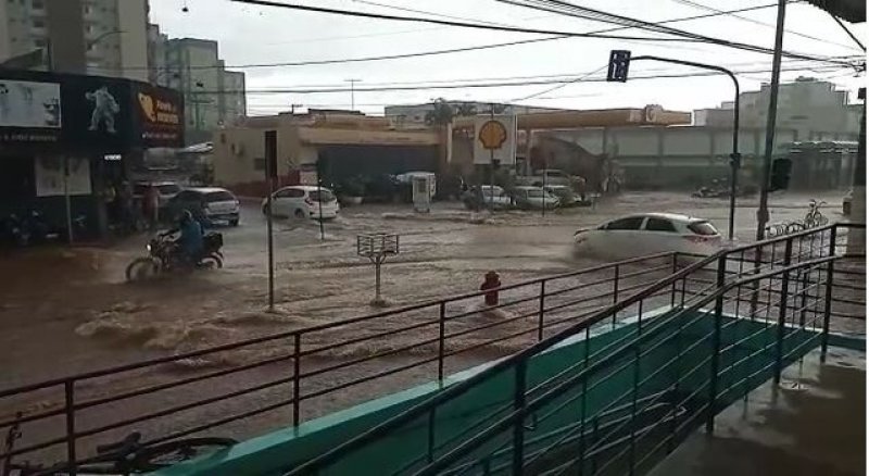 Chuva forte é registrada em Patos de Minas
