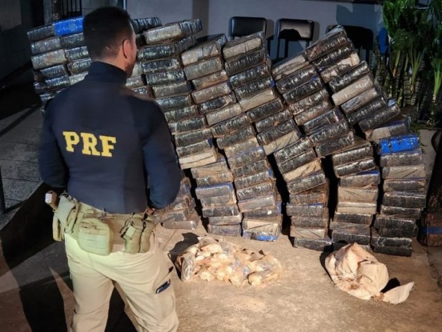 PRF de Patos de Minas prende homem com 1,6 tonelada de maconha e 21 kg de haxixe em moema