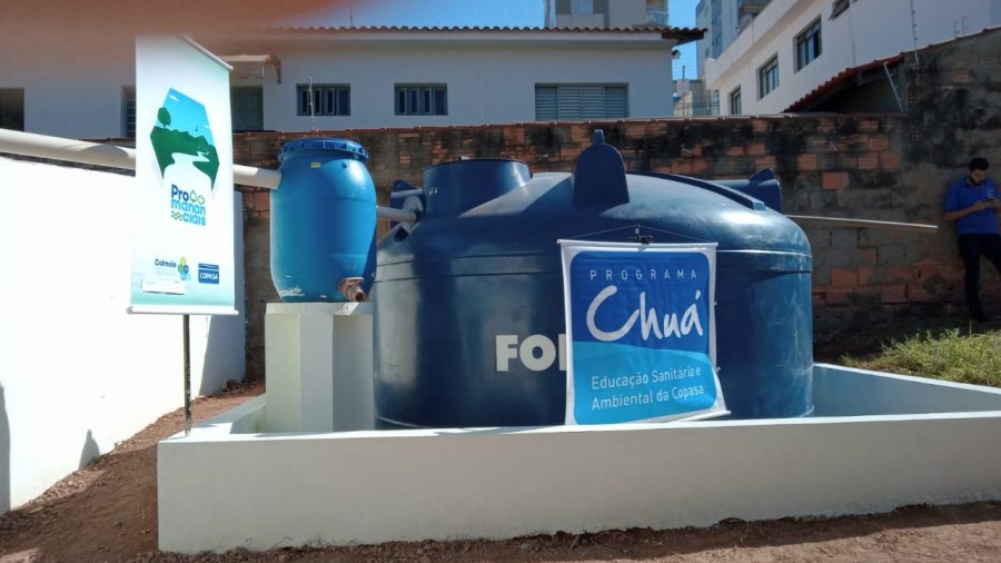 Copasa inaugura estruturas para armazenamento de água da chuva em escolas de Patos de Minas e Guimarânia