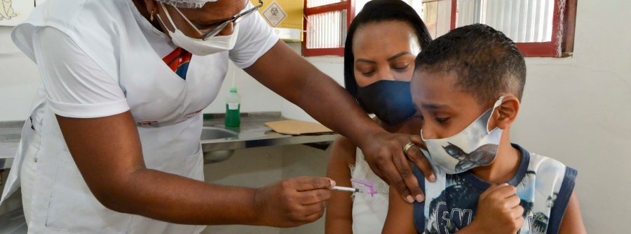 Novo pico da covid-19 exige atenção total para a vacinação