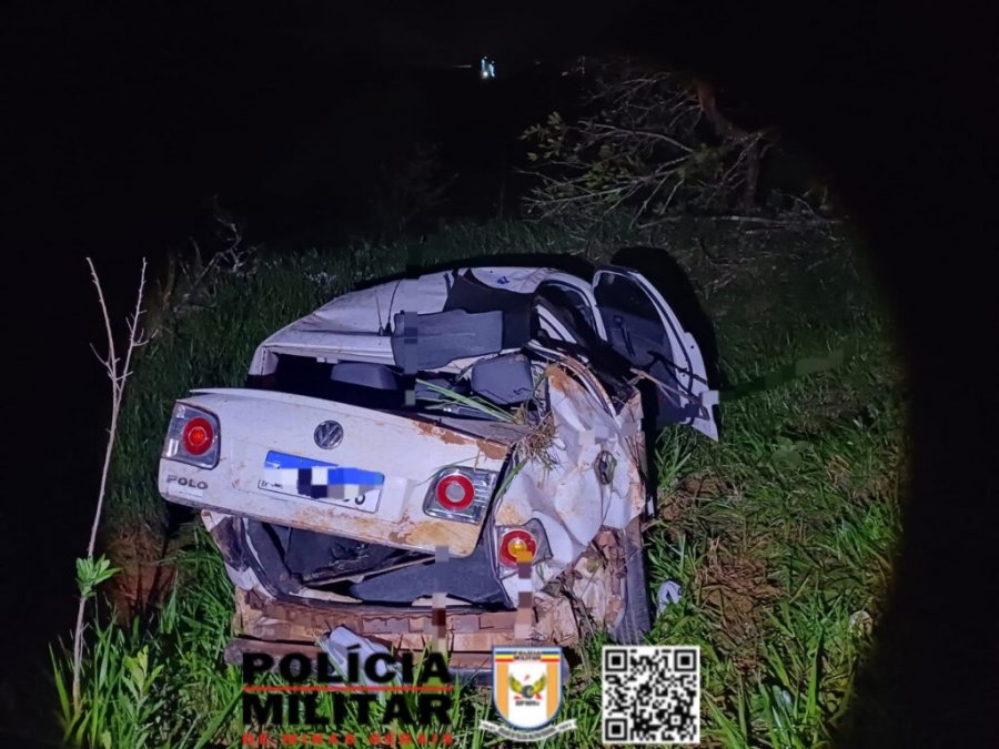 Acidente de trânsito em São Gotardo deixa motorista ferido após capotamento