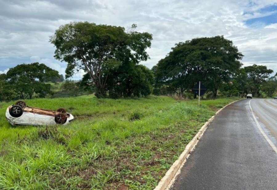 Capotamento na BR-354 deixa criança de 5 anos ferida