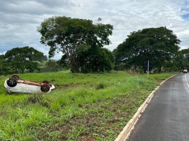 Capotamento na BR-354 deixa criança de 5 anos ferida