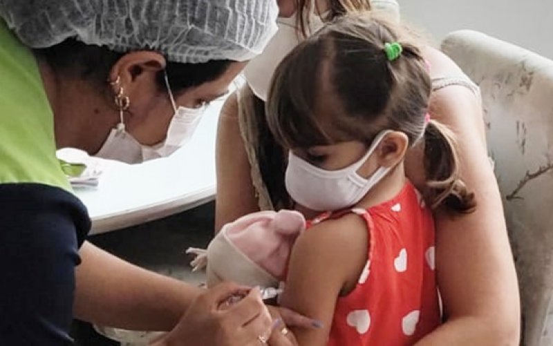 Governo de Minas alerta pais para manterem caderneta de vacinação das crianças em dia