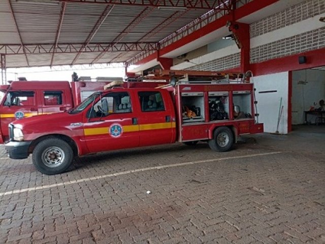 Bombeiros de Patos de Minas realizam ação preventiva em áreas de risco durante fortes chuvas