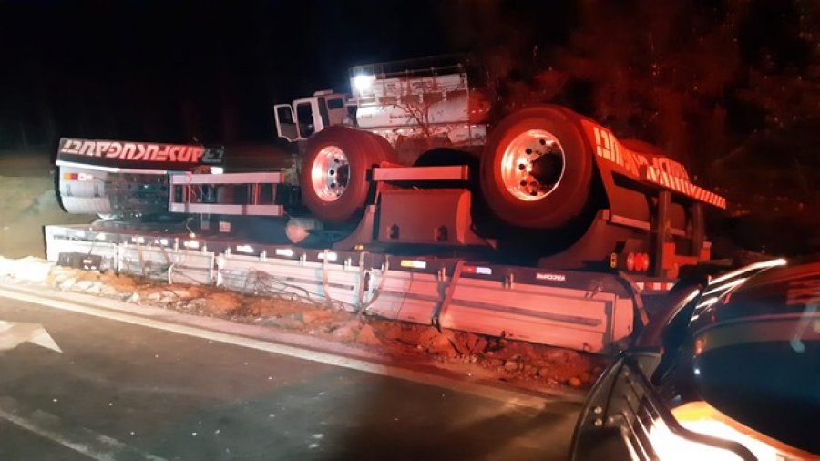 Motorista tomba caminhão carregado de mexericas e morre em acidente próximo a Romaria