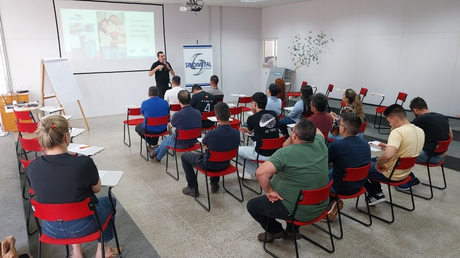 Seminário do Procompi reúne setor metalmecânico em Patos de Minas com palestra do Professor Scopino