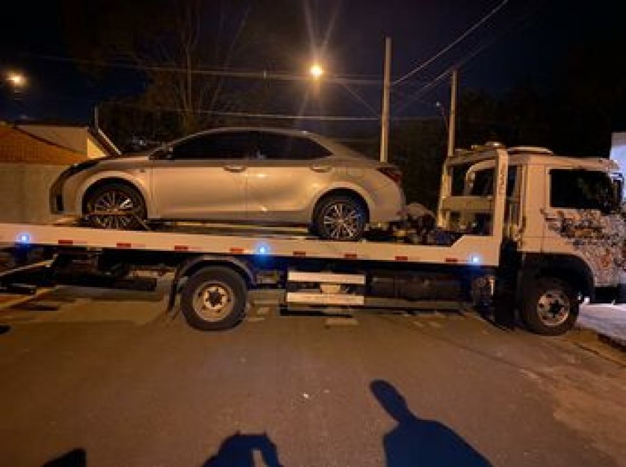 Polícia Militar recupera carro furtado em Patos de Minas