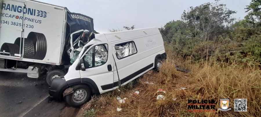 Tragédia na MGC-354: Colisão fatal envolve ambulância e caminhão em Presidente Olegário