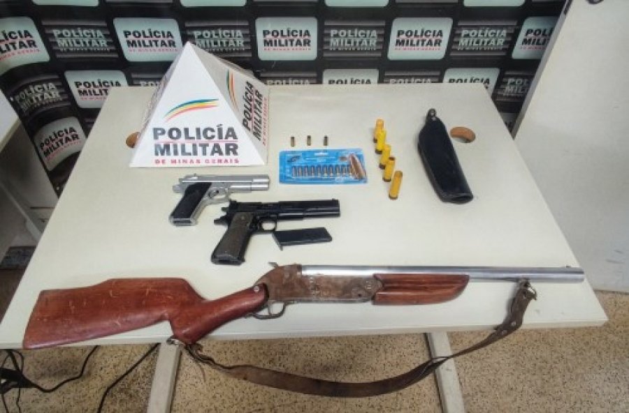 Prisão em flagrante em Patrocínio: Polícia Militar apreende armas de fogo em bar