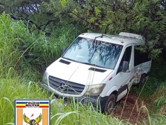 Colisão entre quatro veículos interrompe tráfego na MGC-354 em Presidente Olegário