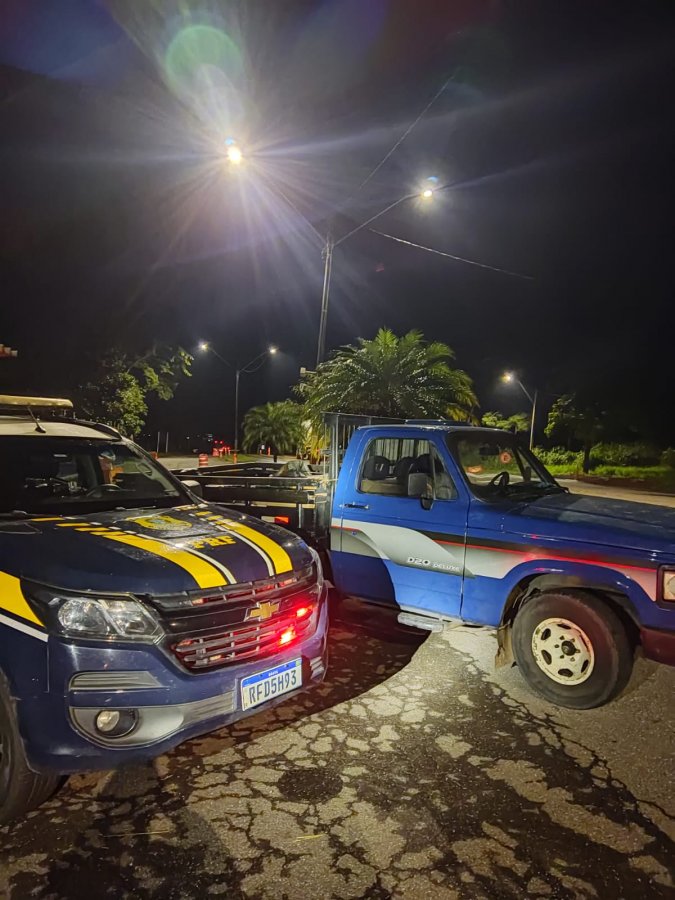 PRF de Patos de Minas apreende caminhonete adulterada na BR 365 com destino à Bahia
