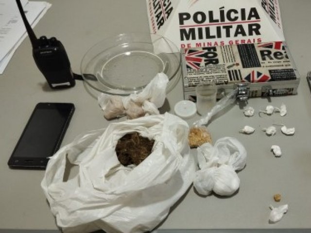 Polícia Militar prende trio por tráfico de drogas em Tiros e apreende grande quantidade de entorpecentes