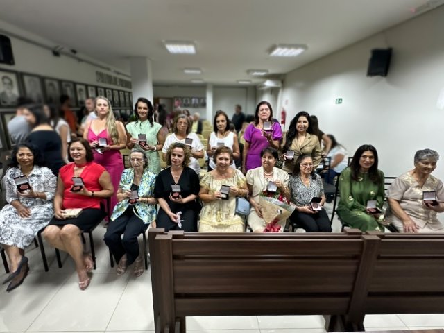 Câmara Municipal de Patos de Minas celebra o Dia das Mães com outorga da Medalha de Mérito 