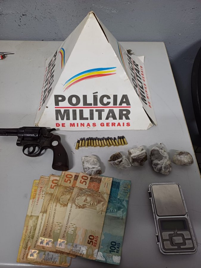 Policia Militar apreende arma de fogo, munições e drogas