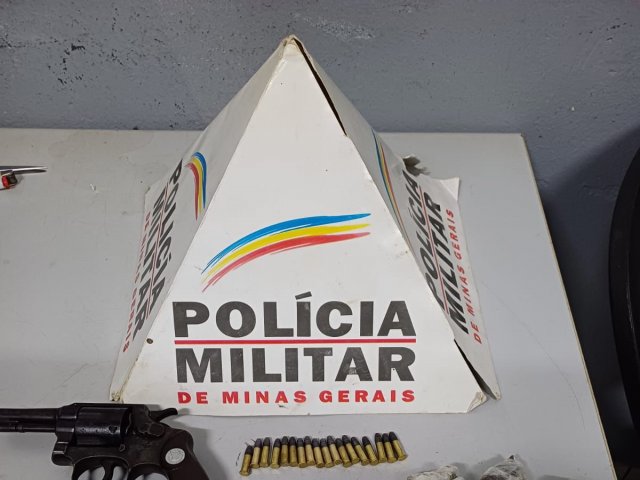 Policia Militar apreende arma de fogo, munições e drogas