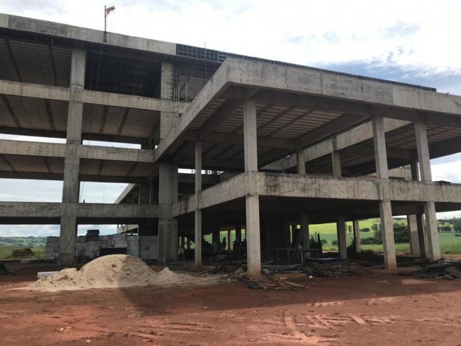 Governador e prefeito de Patos de Minas anunciam a retomada de obras do campus da UFU