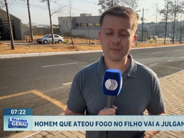 Homem acusado de atear fogo no filho vai a julgamento em Araxá