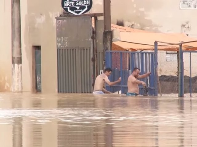 Prefeito de Patos de Minas divulga ações realizadas na cidade por causa da chuva